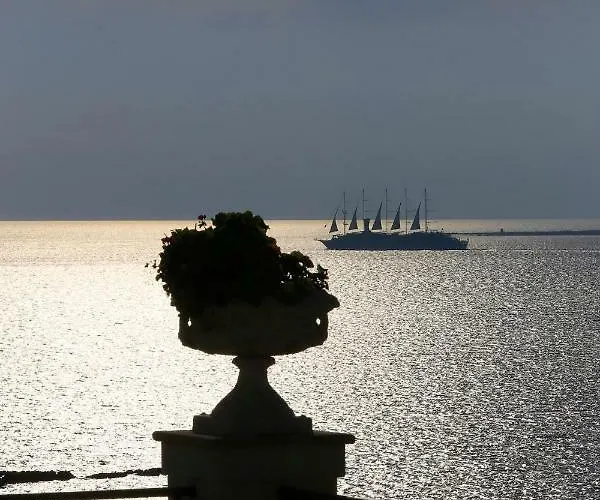 Villa Rhoe *