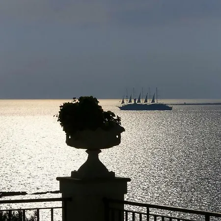 Villa Rhoe *